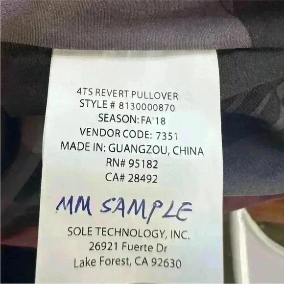 Thirty Two-"4TS REVERT HOODED PULLOVER"
Maroon With Gray Camo Men's Medium EUC! - Picture 12 of 12